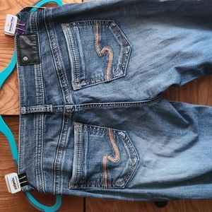 🔗Silver Suki Mid Straight Fluid Denim Distressed 28/32